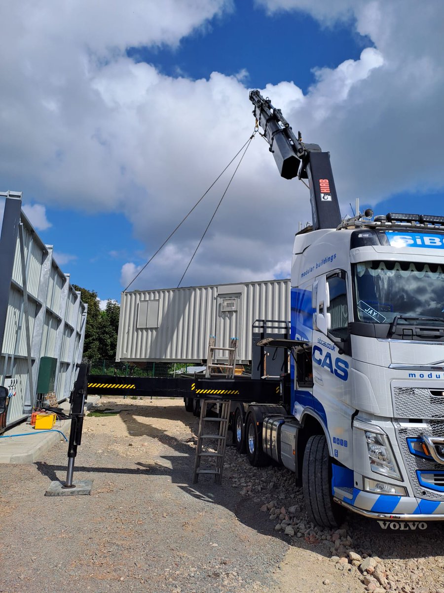 PenhamExcel's tweet image. 🚨 Exciting developments underway as a brand-new portable cabin office arrives on site for the soon-to-be-opened Hertfordshire DVLA Pound in partnership with @hertscc  and the @DVLAgovuk clearing the streets of illegal and dangerous vehicles in the region.