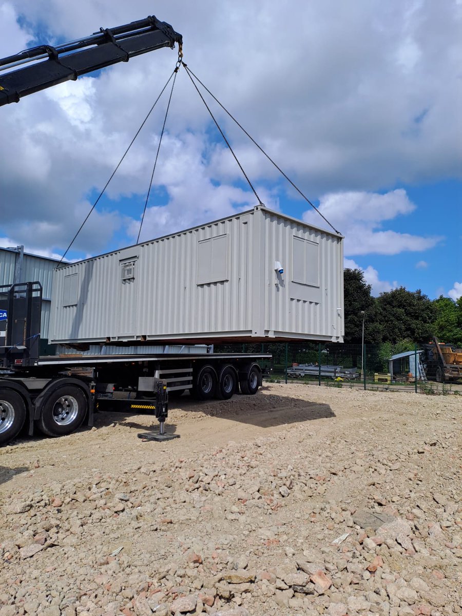 PenhamExcel's tweet image. 🚨 Exciting developments underway as a brand-new portable cabin office arrives on site for the soon-to-be-opened Hertfordshire DVLA Pound in partnership with @hertscc  and the @DVLAgovuk clearing the streets of illegal and dangerous vehicles in the region.