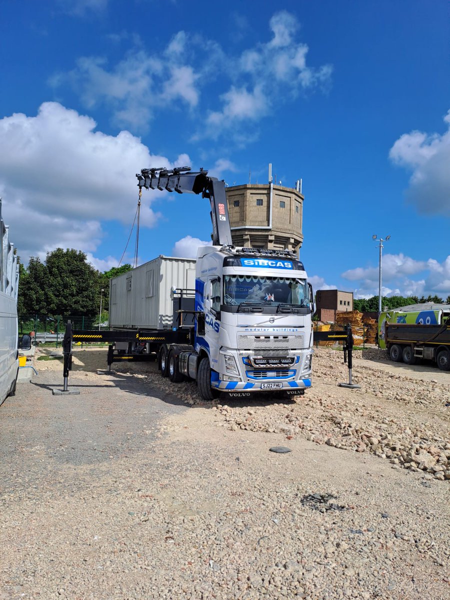 PenhamExcel's tweet image. 🚨 Exciting developments underway as a brand-new portable cabin office arrives on site for the soon-to-be-opened Hertfordshire DVLA Pound in partnership with @hertscc  and the @DVLAgovuk clearing the streets of illegal and dangerous vehicles in the region.