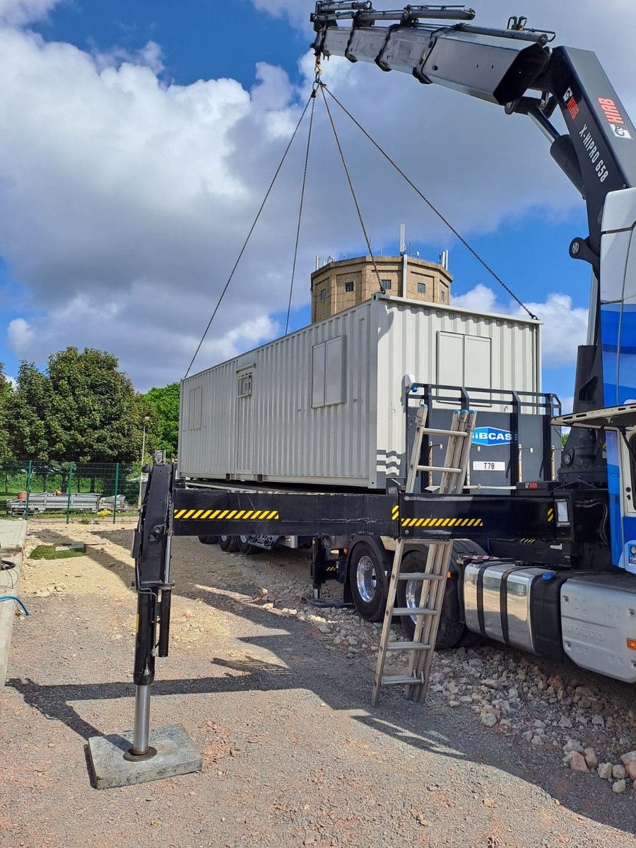 PenhamExcel's tweet image. 🚨 Exciting developments underway as a brand-new portable cabin office arrives on site for the soon-to-be-opened Hertfordshire DVLA Pound in partnership with @hertscc  and the @DVLAgovuk clearing the streets of illegal and dangerous vehicles in the region.