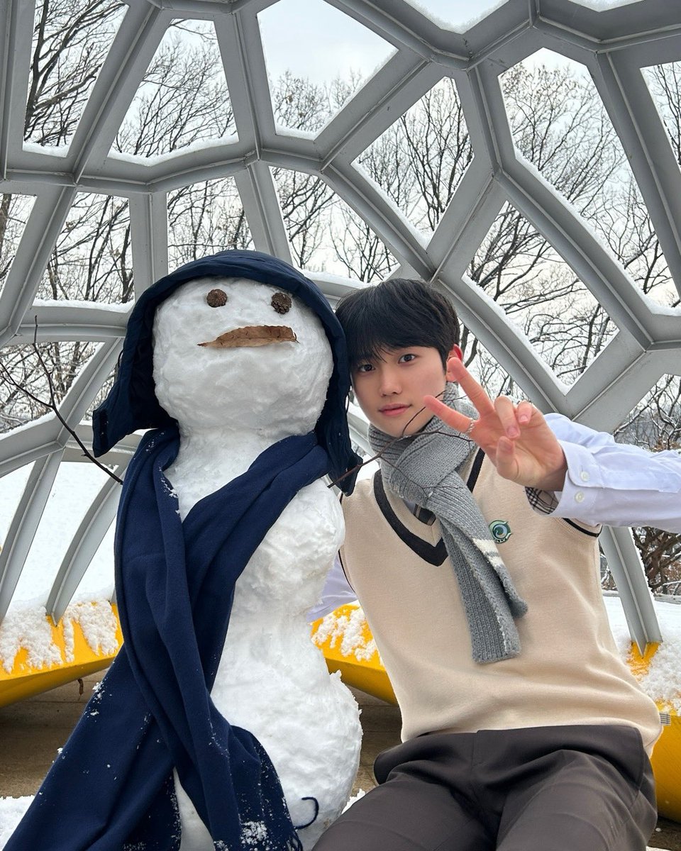 Nyong_2__'s tweet image. 아 지용이 진짜 좋다……………