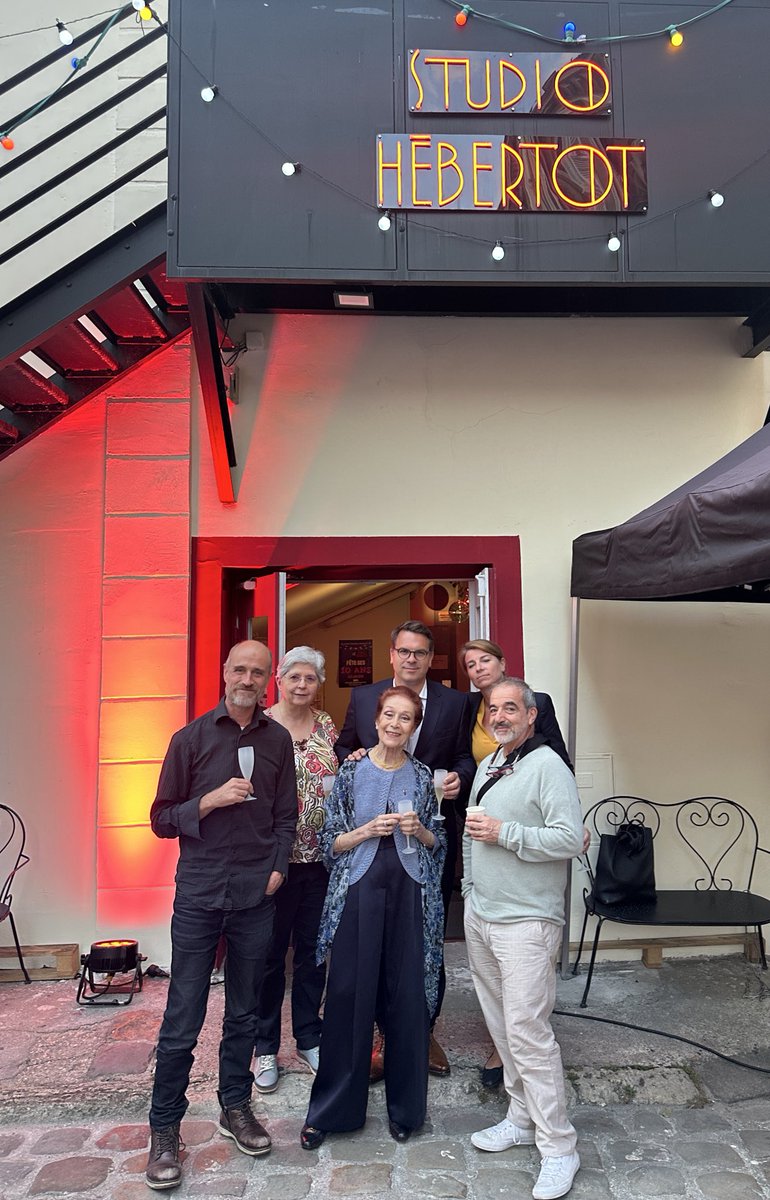 geoffroyboulard's tweet photo. #Culture Belle soirée pour les 10 ans du @StudioHebertot 🎭✨ partenaire du #Pass17 @Mairie17 sous les étoiles du théâtre pour rallumer ensemble la magie de ces dix années autour de Bérengère Dautun, Benoît Dugas et de nombreux comédiens avec @Alix_Bougeret https://t.co/eISUGpr15a