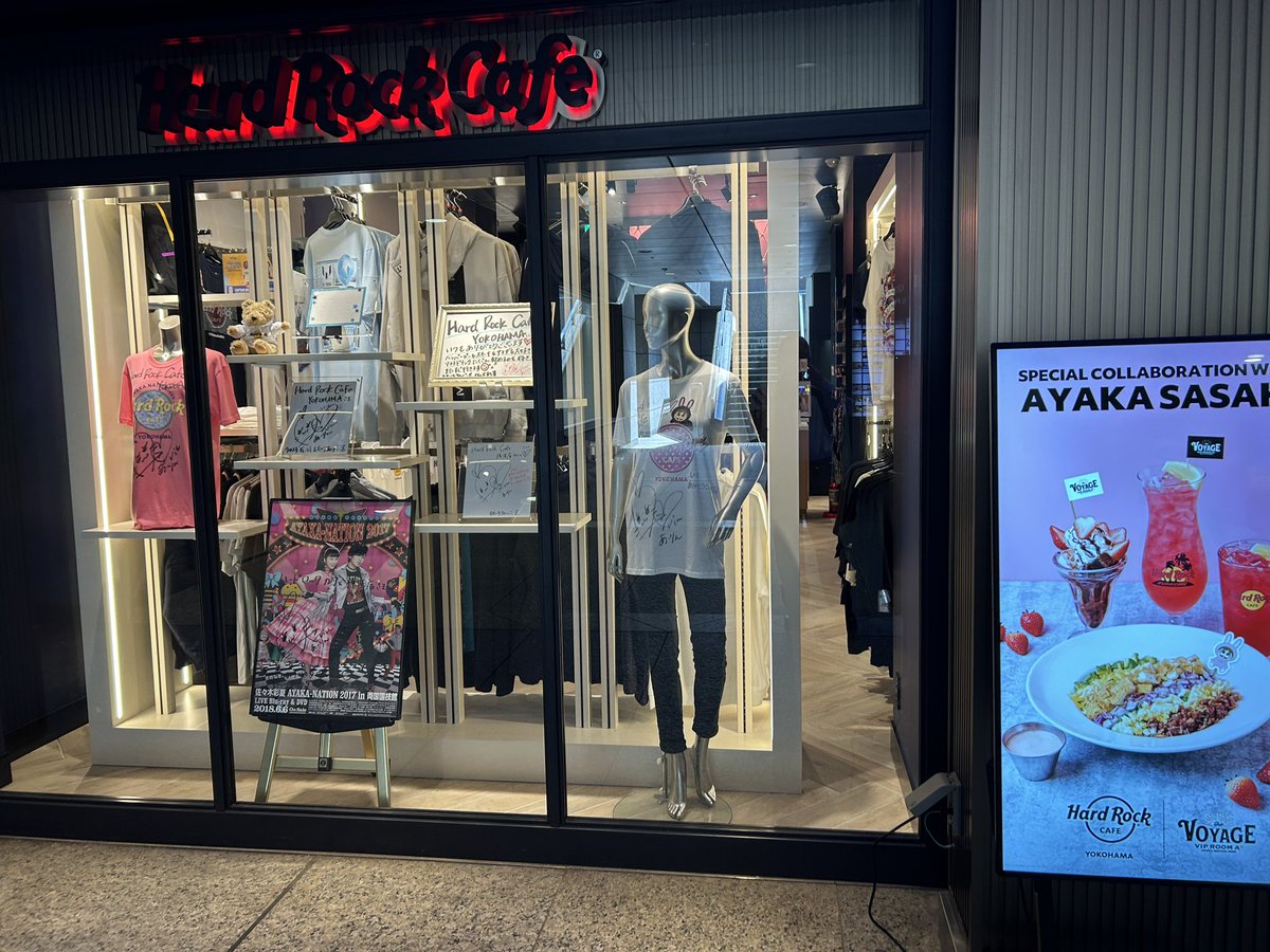 arin_yas's tweet photo. 横浜出張のついでに来ました
あーりんセットを頼んだら店員さんが「あーりんの衣装の前の席に移りますか？」と、お気遣いに感謝！

#ハードロックカフェ
#あーりん https://t.co/7K05zuwzde