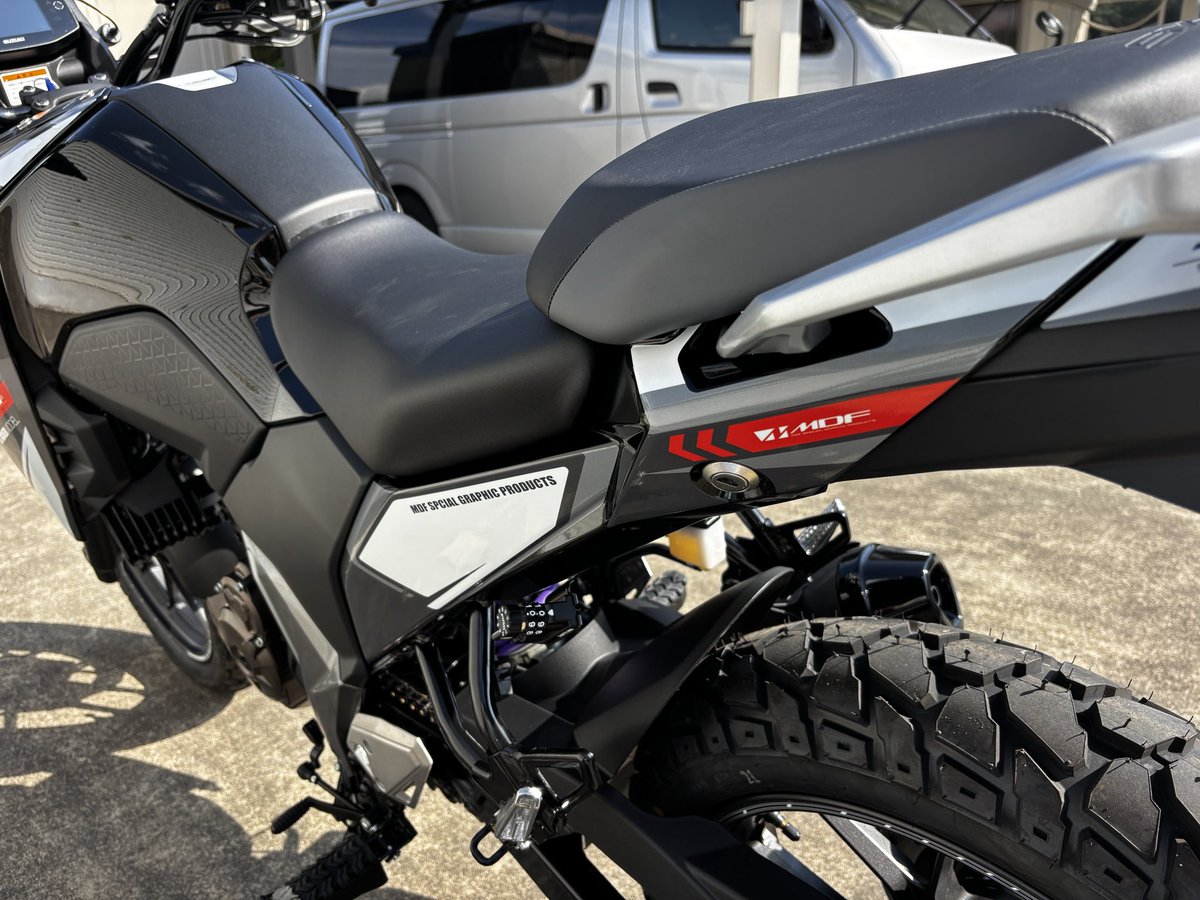 o_kina's tweet photo. Vストローム250SXをお迎え！
MDFのグラフィックキットでおめかししてもらったらイメージ変わったなw(良き https://t.co/PSzSmK3KK7