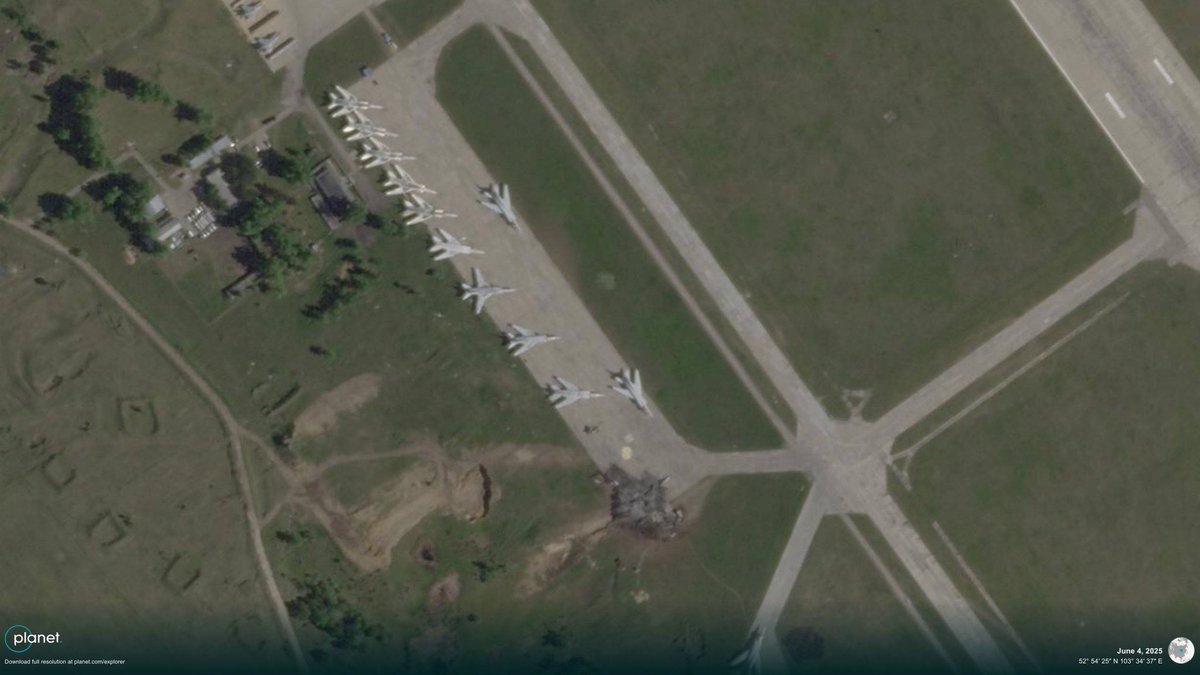 🚨 Satellite photos depicting the destruction of 3 Tu-95 and 4 Tu-22M3 strategic bombers at Russia's Belaya airfield.