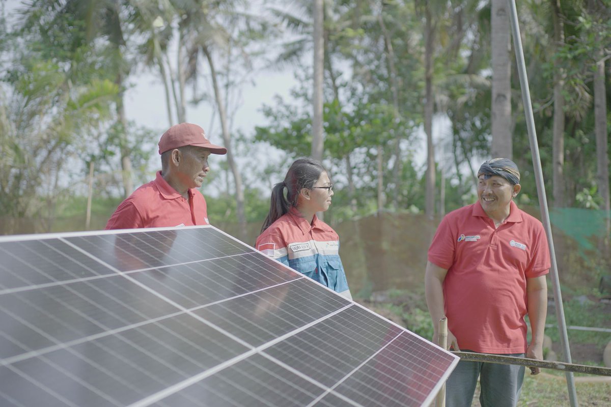 zhody777's tweet photo. politeknik negeri cilacap dan di dukung pertamanina dalam acara hari lingkungan hidup mencoba alat inovasi baru pinky rudal guna nya untuk pengeringan padi di saat ada perubahan iklim
#EnergizingEnvironment https://t.co/ociMGp6uzi