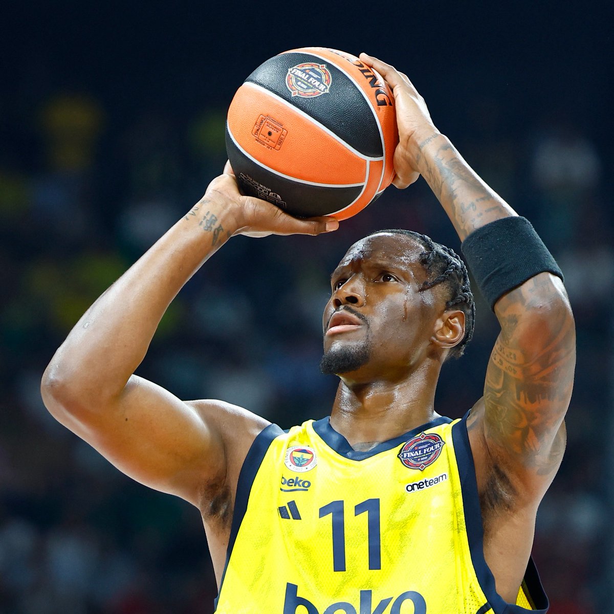 Sertaç Komsuoğlu: "Nigel Hayes-Davis, Tarık oruç tutuyor diye 30 gün oruç tuttu." (Tivibu Spor)