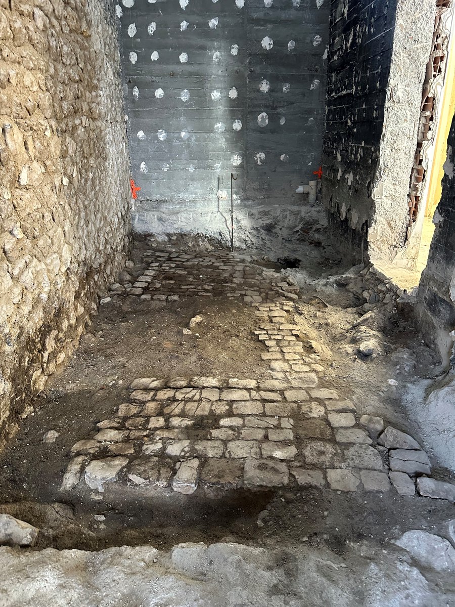 [✨#Actu]  

📍Début d'une nouvelle fouille à #Orléans dans le quartier Châtelet. On vous en dit plus prochainement ...   
#archeologie #patrimoine #histoire