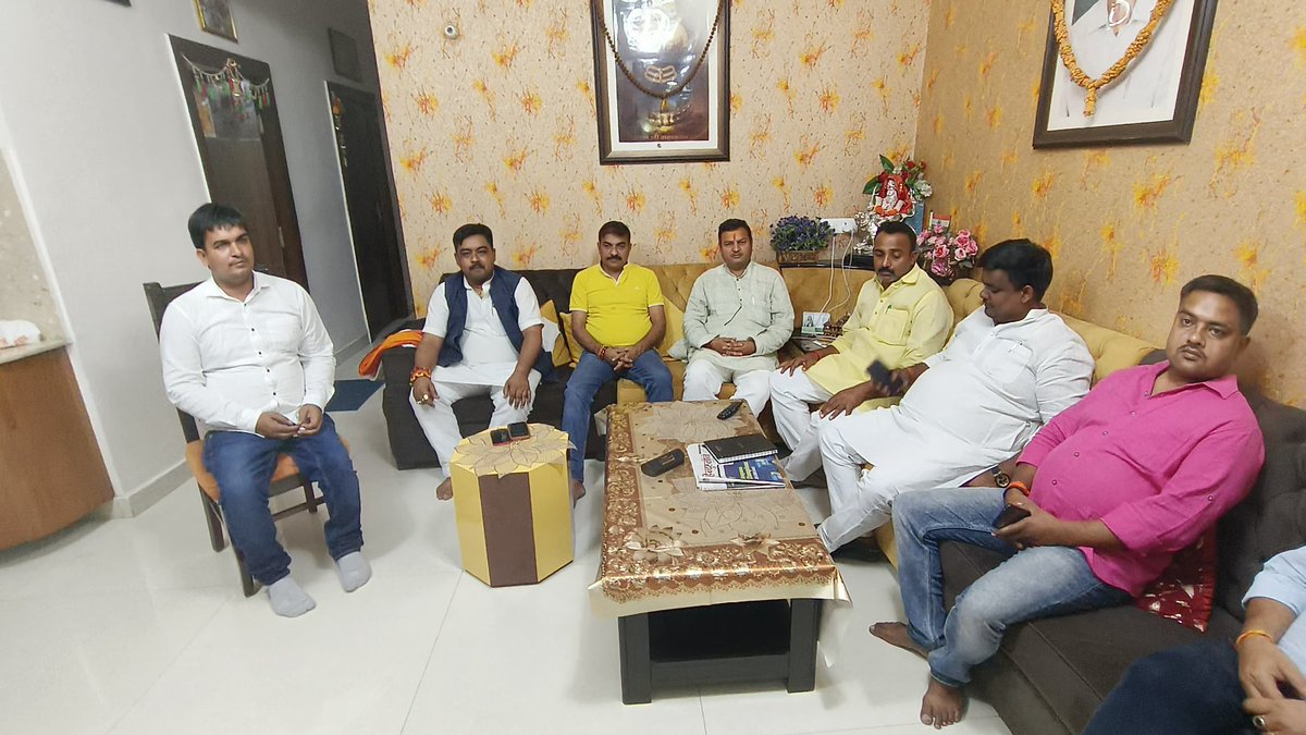 Dhananjay Kumar Pandey (@dhanjeepandey17) on Twitter photo बड़े भाई श्री <a href="/SantoshRanjan_/">Santosh Ranjan Rai</a> जी को पुनः भाजपा प्रदेश मंत्री बनाए जाने पर उनके पटना आवास पर मुलाकात कर बधाई एवं शुभकामनाएं दी।
मुझे आशा ही नहीं अपितु पूर्ण विश्वास है कि आपके कुशल राजनीतिक अनुभवों का लाभ पार्टी को अवश्य मिलेगा। आपको सफल कार्यकाल हेतु अग्रिम शुभकामनाएँ। बड़े भाई श्री <a href="/SantoshRanjan_/">Santosh Ranjan Rai</a> जी को पुनः भाजपा प्रदेश मंत्री बनाए जाने पर उनके पटना आवास पर मुलाकात कर बधाई एवं शुभकामनाएं दी।
मुझे आशा ही नहीं अपितु पूर्ण विश्वास है कि आपके कुशल राजनीतिक अनुभवों का लाभ पार्टी को अवश्य मिलेगा। आपको सफल कार्यकाल हेतु अग्रिम शुभकामनाएँ।
