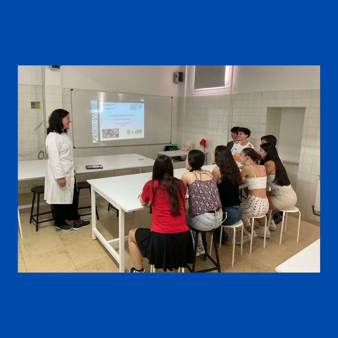 🧪La Dra. Silvia Vega Rubin de Celis ha visitado nuestro centro, compartiendo su experiencia como experta en #autofagia y #cáncer. 🔬La Dra. Vega ha inspirado a nuestro alumnado con su impresionante trayectoria científica. ¡Gracias por compartir tanto! 🔝