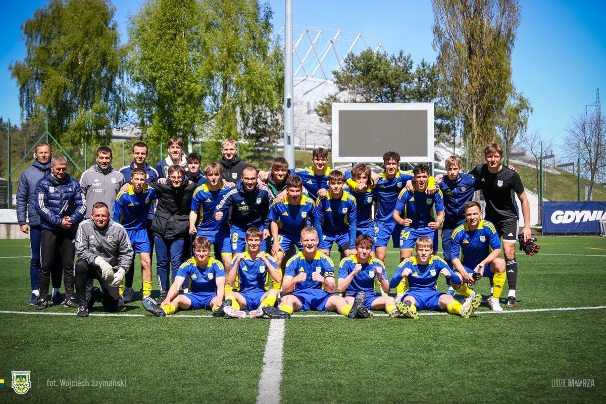 Arka Gdynia (@arkagdyniasa) on Twitter photo 𝔾ℝ𝔸𝕄𝕐 𝕆 ℙ𝕌ℂℍ𝔸ℝ! 🏆
Nasz drugi zespół zagra dzisiaj w finale regionalnego Pucharu Polski z <a href="/GryfSlupsk/">Gryf Słupsk</a>. Dla zwycięzcy będzie to też przepustka do startu w nadchodzącej edycji ogólnopolskiego <a href="/PZPNPuchar/">Puchar Polski</a>.
⚔️ Arka Gdynia - Gryf Słupsk.
📍 Bytów.
⌚️ 17:00.
📲 Relację 𝔾ℝ𝔸𝕄𝕐 𝕆 ℙ𝕌ℂℍ𝔸ℝ! 🏆
Nasz drugi zespół zagra dzisiaj w finale regionalnego Pucharu Polski z <a href="/GryfSlupsk/">Gryf Słupsk</a>. Dla zwycięzcy będzie to też przepustka do startu w nadchodzącej edycji ogólnopolskiego <a href="/PZPNPuchar/">Puchar Polski</a>.
⚔️ Arka Gdynia - Gryf Słupsk.
📍 Bytów.
⌚️ 17:00.
📲 Relację