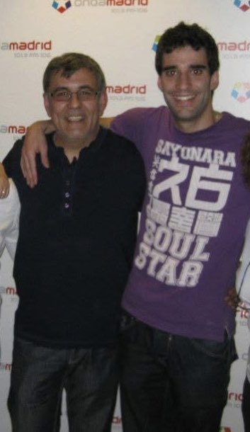 Escuchar cualquier informativo me da permiso a generalizar. En una época de corrupción, chanchullos,  fiscalización, acoso, maltrato al que no piensa como tú…Quiero felicitar por sus 46 años de valentía y ética al tipo que más lo es entre los que conozco: <a href="/blasradio/">Carlos Sánchez Blas</a> te quiero