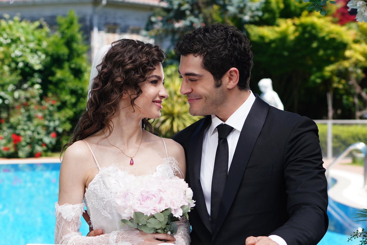 #BirGeceMasalı
حكاية ليلة - الحلقة الأخيرة 

Total : 4.04 (3)
AB : 1.43 (14)
ABC1 : 2.45 (7)