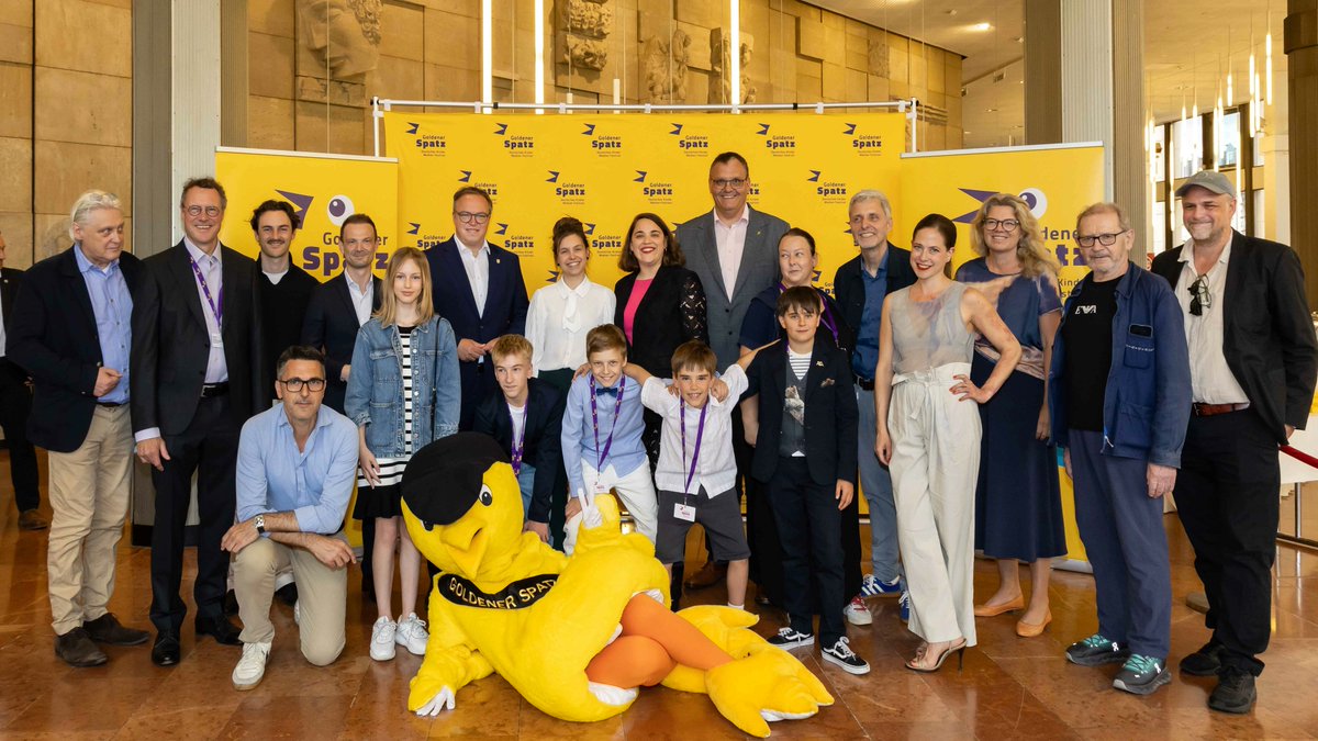 Wir durften die VFX für den Kinderfilm „Das geheime Stockwerk“ realisieren. Am Sonntag war bereits  Premiere beim Goldenen Spatz in Gera/Erfurt und zum ZLIN FILM FESTIVAL gab es dafür den Hauptpreis 
tinyurl.com/4nm5vutv
#dasgeheimestockwerk #kinderfilm #vfx  #zlinfilmfestifal