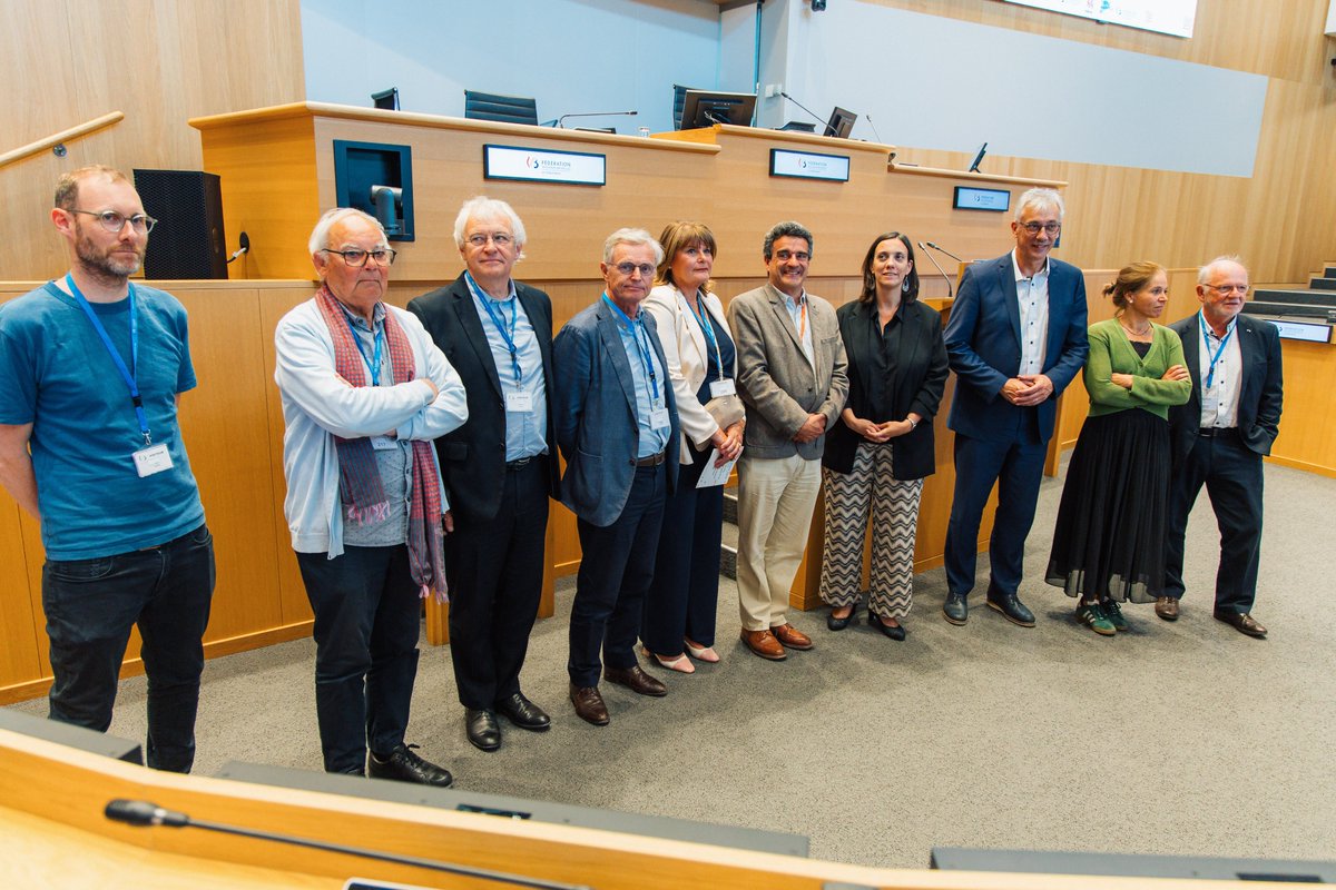 Parlement Fédération (@parlementf) on Twitter photo Hier, présentation au <a href="/ParlementF/">Parlement Fédération</a> de la Charte IA & Livre, portée par le PILEn.
Un cadre éthique pour un usage responsable de l’intelligence artificielle dans le secteur des écritures et de l’édition.
Avec <a href="/BenoitDispa/">Benoît Dispa</a> & Elisabeth Degryse .
#IAresponsable #Livre #FWB Hier, présentation au <a href="/ParlementF/">Parlement Fédération</a> de la Charte IA & Livre, portée par le PILEn.
Un cadre éthique pour un usage responsable de l’intelligence artificielle dans le secteur des écritures et de l’édition.
Avec <a href="/BenoitDispa/">Benoît Dispa</a> & Elisabeth Degryse .
#IAresponsable #Livre #FWB