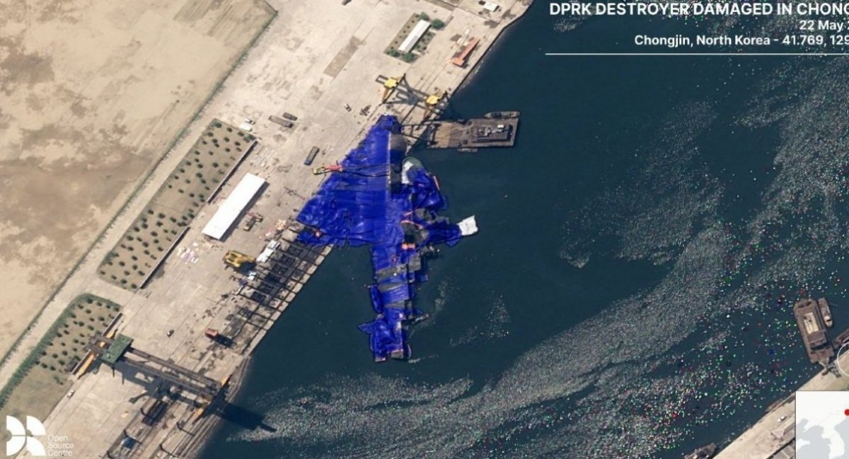 КНДР взяла людей, троси та навіть аеростати, й поставила назад свій 5000-тонний ракетний есмінець | Defense Express defence-ua.com/army_and_war/k…