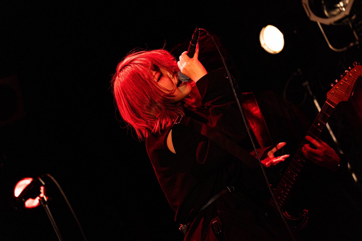 昨日は本当にずっと緊張してて
自撮り撮るの忘れてた😇

ので、素敵なお写真載せておきます📸︎🤍

新しいサポートメンバーと初めてのライブ。
久しぶりのROCKTOWNに、水都音楽祭予選っていう状況全部ひっくるめて、心臓飛び出るほど緊張してた💦

踏ん張り時です。だからこそ楽しもう🌟