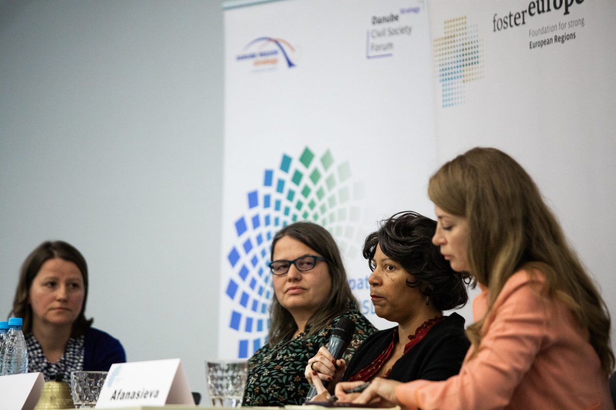 EUSDR's tweet photo. 14 countries. One shared vision.🌍National Participation Days foster cross-border collaboration in the #DanubeRegion. Learn how local voices & public authorities work together:
🔗https://t.co/FB1sscuNqq
#Interreg🇪🇺 #institutionalcooperation #prosperitythroughdiversity https://t.co/pxOpHN4DgU