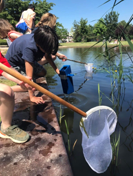 Vandaag is het #Slootjesdag op Steede Hoge Woerd! Kinderen ontdekken met een schepnet en zoekkaart welke waterdiertjes en -planten er in de sloot leven. Nieuwsgierig geworden? Kom vanmiddag waterbeestjes zoeken en ontdek de wereld onder water!💧 Slootjesdagen - Utrecht Natuurlijk