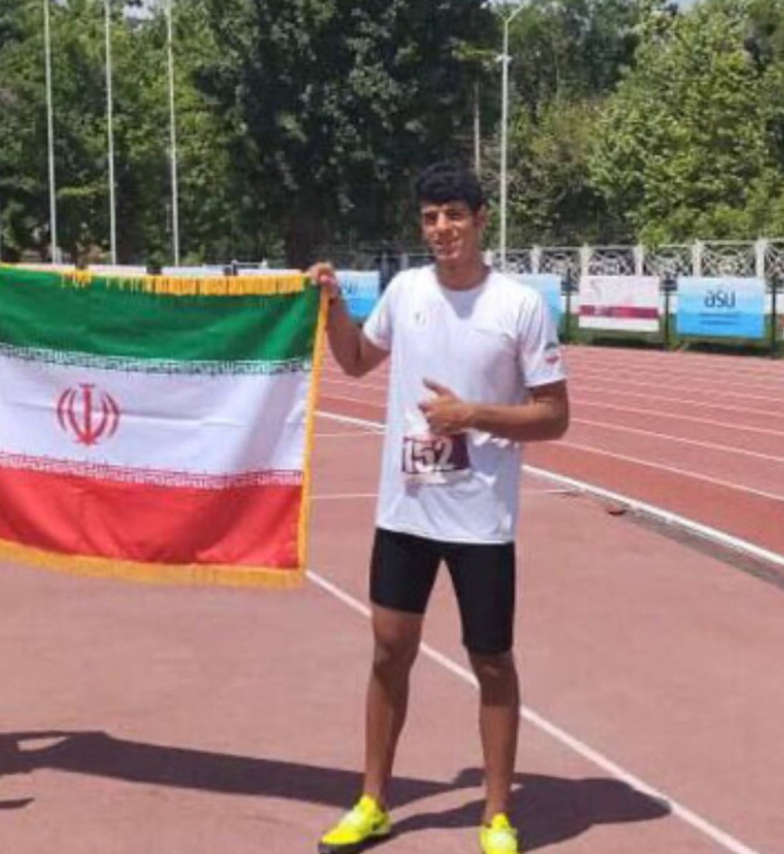 دستاورد تيم جمهورى اسلامى از مسابقات كره جنوبى:
بازداشت مهدى هفت چشمه، ورزشكار ج ا در  پرتاپ چكش، به جرم موبايل دزدى!!!
بازداشت چهار نفر ديگر از اعضاى تيم ج ا به جرم تجاوز به يك زن ٢٠ ساله كُره اى!!!
بله جناب ج ا، اگر باد بكارى، طوفان درو ميكنى. خاكِ كاهو بر فرق سرتان…