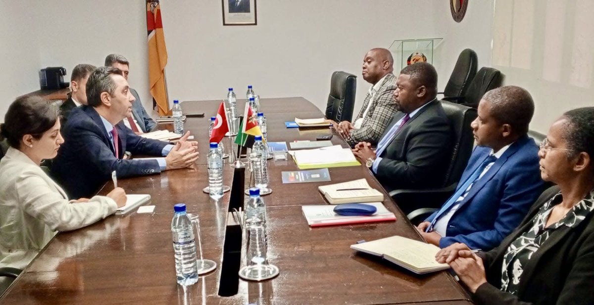 O Embaixador Ferhat Alkan visitou o Ministro da Economia de Moçambique, S.E. Sr. Basílio Muhate.

Durante a reunião foram amplamente discutidas as relações comerciais e económicas bilaterais Türkiye-Moçambique.

Agradecemos ao S.E. Ministro Muhate pela sua amável recepção 🇹🇷🇲🇿