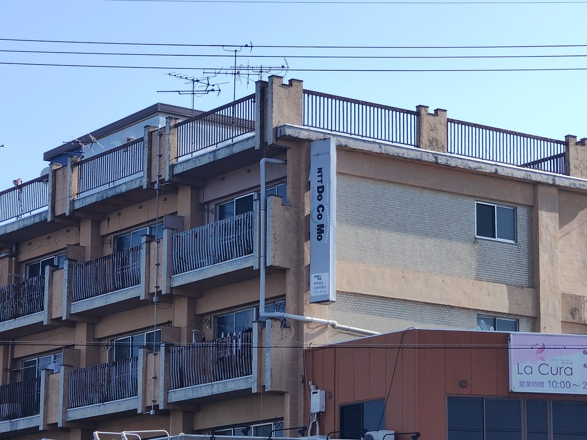 忘れ去られたDoCoMoの看板　ずっとそのままでいてほしい