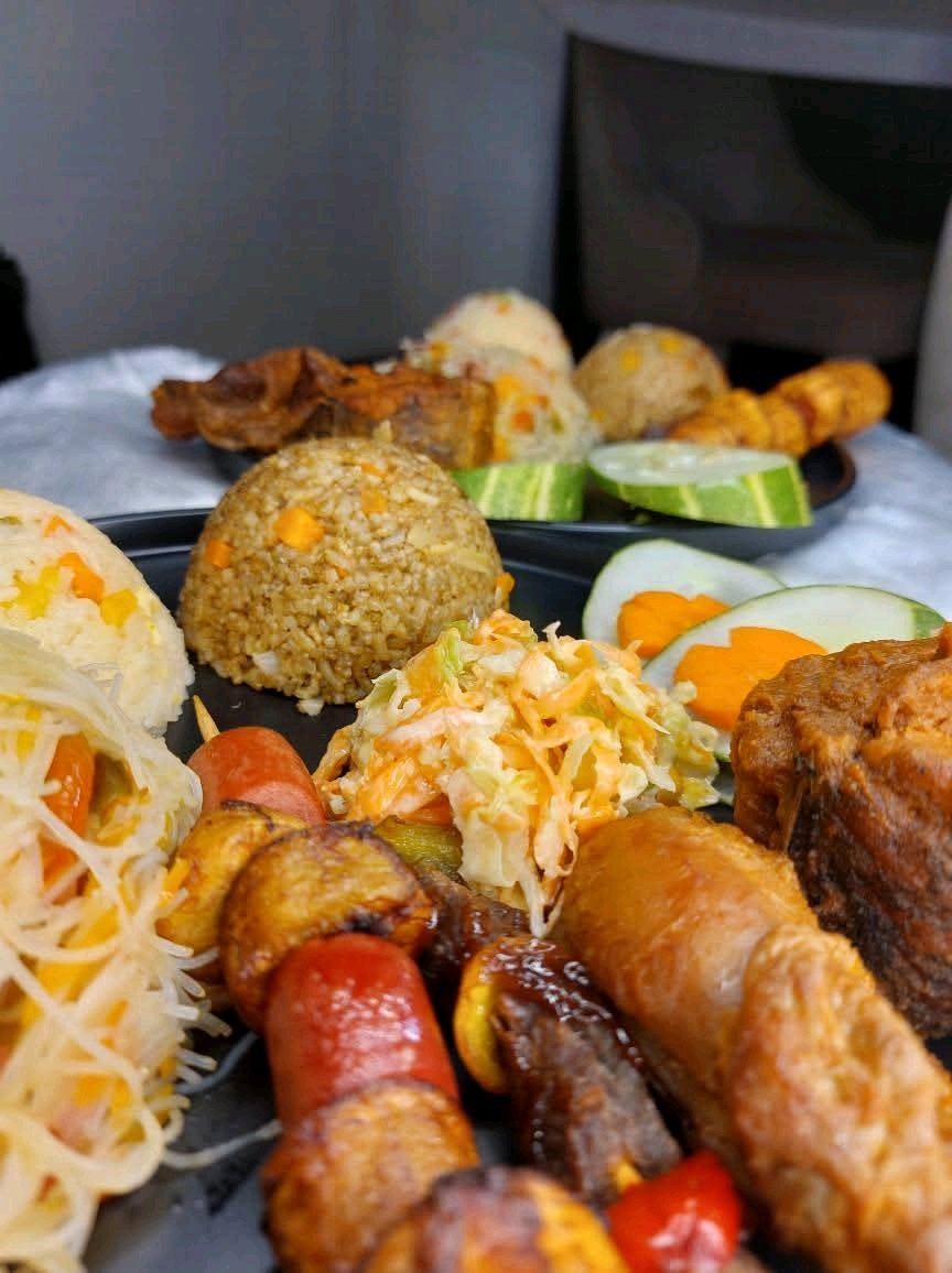 PreettyKindness's tweet photo. HAKS FOOD is open and ready to take your orders.
Do well to refer or patronize 
Haks Food services are:
* Event Catering for small or big events 
* Food bowls and trays
* Lunch packs 
* Cakes for all events 
* Pastries
To order, please call  or text on WhatsApp 07087146530 https://t.co/JotD3Goiat