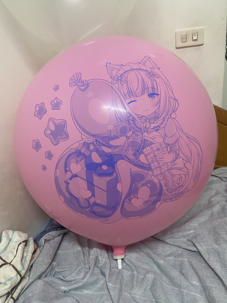 吹著冷氣 玩著球 舒服！