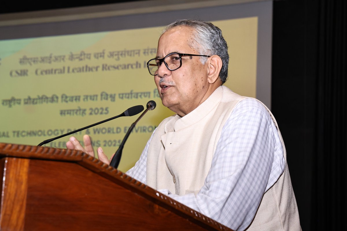 clriindia's tweet image. #nationaltechnologyday #WorldEnvironmentDay2025 @clriindia
Dr ATUL NARAYAN VAIDYA, VC, LIT University, Nagpur, graced the occasion as the Chief Guest &amp;amp; delivered a talk Beating Plastic Pollution: Environmental &amp;amp; Technological Perspective @CSIR_IND @DrNKalaiselvi @kjsreeram