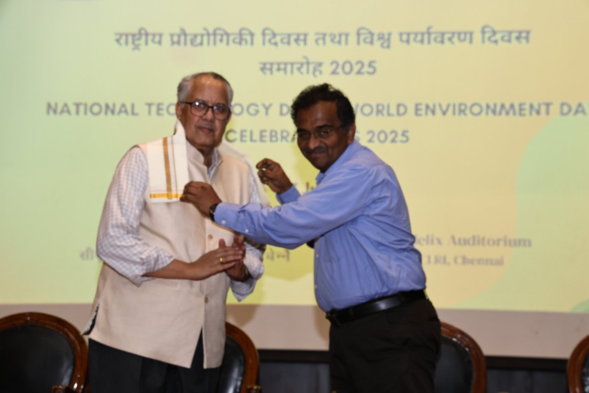 clriindia's tweet image. #nationaltechnologyday #WorldEnvironmentDay2025 @clriindia
Dr ATUL NARAYAN VAIDYA, VC, LIT University, Nagpur, graced the occasion as the Chief Guest &amp;amp; delivered a talk Beating Plastic Pollution: Environmental &amp;amp; Technological Perspective @CSIR_IND @DrNKalaiselvi @kjsreeram