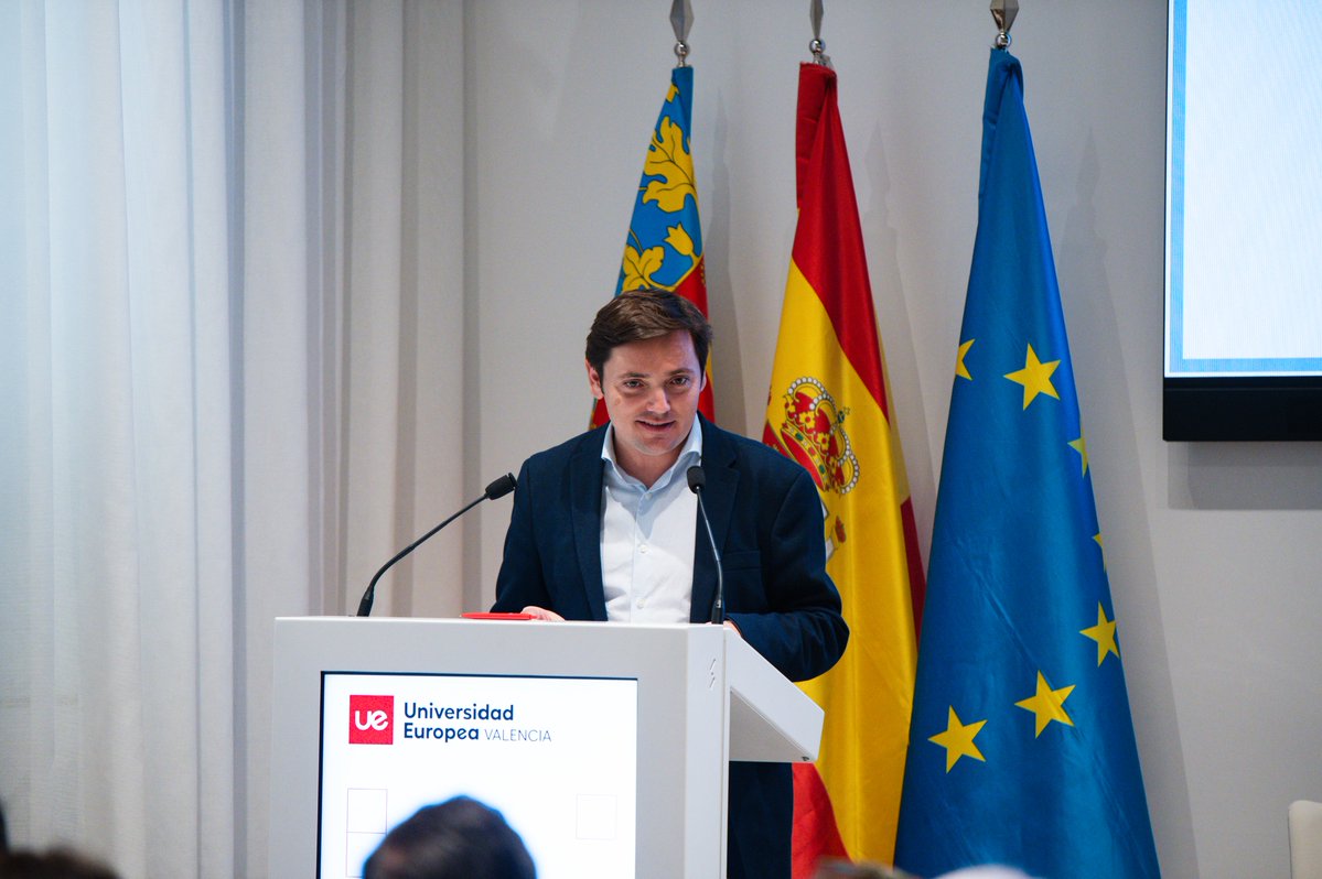 Parkinson Valencia (@parkinsonvlc) on Twitter photo La <a href="/UEuropea/">Universidad Europea</a> nos abrió las puertas de su casa de la mano de dña. Rosa Sanchidrián, rectora. También tuvimos respaldo institucional gracias a d. Ignacio Grande, Secretario autonómico de Familia y Servicios Sociales. Ezequiel Ruiz, secretario de <a href="/Axem13X/">AXEM13 EM XÀTIVA</a>, presentó la jornada. La <a href="/UEuropea/">Universidad Europea</a> nos abrió las puertas de su casa de la mano de dña. Rosa Sanchidrián, rectora. También tuvimos respaldo institucional gracias a d. Ignacio Grande, Secretario autonómico de Familia y Servicios Sociales. Ezequiel Ruiz, secretario de <a href="/Axem13X/">AXEM13 EM XÀTIVA</a>, presentó la jornada.