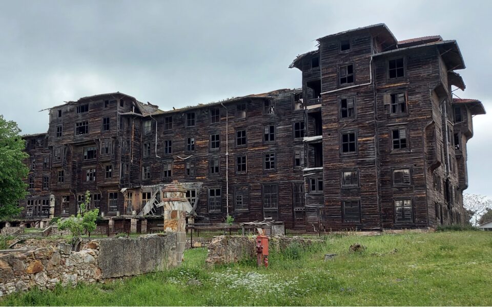 Fresh hope for Europe’s largest wooden building, a Greek Orthodox orphanage dlvr.it/TL8mJK