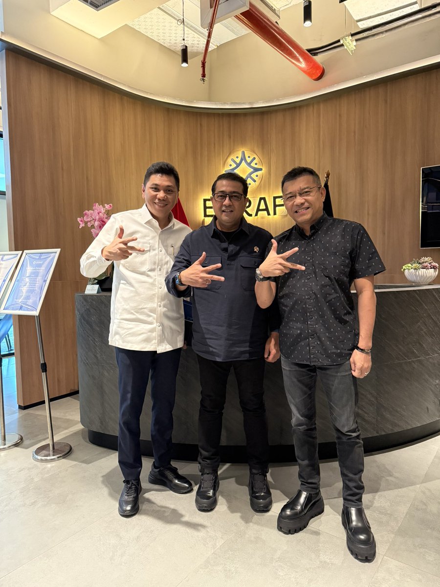 Jansen Sitindaon (@jansen_jsp) on Twitter photo Pagi ini berkunjung ke kantor Kementerian <a href="/ekraf_ri/">Kementerian Ekonomi Kreatif RI</a>. Jumpa dengan abang kami, senior yang banyak membimbing selama ini bang Menteri Teuku Riefky Harsya. Beliau sekarang adalah Sekretaris Majelis Tinggi <a href="/PDemokrat/">Partai Demokrat</a> mendampingi pak SBY dan Wakil Ketua Umun Partai Demokrat.
Bang Pagi ini berkunjung ke kantor Kementerian <a href="/ekraf_ri/">Kementerian Ekonomi Kreatif RI</a>. Jumpa dengan abang kami, senior yang banyak membimbing selama ini bang Menteri Teuku Riefky Harsya. Beliau sekarang adalah Sekretaris Majelis Tinggi <a href="/PDemokrat/">Partai Demokrat</a> mendampingi pak SBY dan Wakil Ketua Umun Partai Demokrat.
Bang