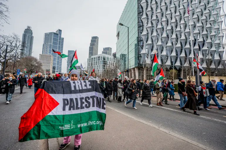 مفاجأة غير مفاجئة.. شعبية "الكيان" في أوروبا تواصل التراجع..

كشف استطلاع لشركة "يوغوف" أن الدعم العام والتعاطف مع إسرائيل في أوروبا الغربية انحدر إلى أدنى مستوى مسجّل على الإطلاق.

شمل الاستطلاع (بريطانيا، فرنسا، ألمانيا، الدانمارك، إيطاليا وإسبانيا).

تراوحت نسبة تأييد "الكيان"