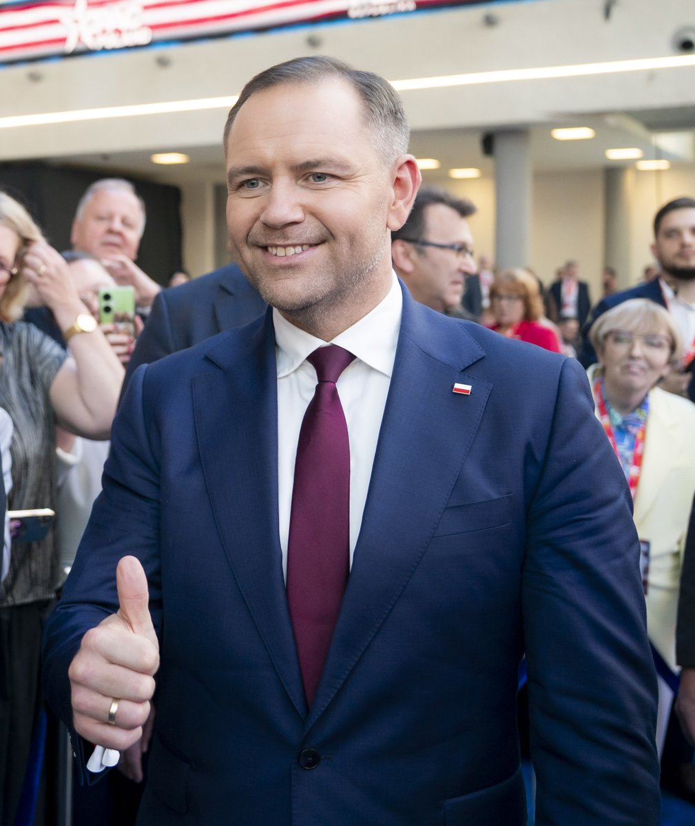 Klub Jagielloński (@klubjagiellonsk) on Twitter photo NAWROCKI BĘDZIE PREZYDENTEM PRAWICY, ALE NIEKONIECZNIE PIS
– Karol <a href="/NawrockiKn/">Karol Nawrocki</a> z Prawem i Sprawiedliwością nie miał tyle wspólnego co na przykład Andrzej Duda, który przed prezydenturą była aktywnym politykiem PiS. (…) Może się okazać, że niedługo nie tylko Donald Tusk będzie NAWROCKI BĘDZIE PREZYDENTEM PRAWICY, ALE NIEKONIECZNIE PIS
– Karol <a href="/NawrockiKn/">Karol Nawrocki</a> z Prawem i Sprawiedliwością nie miał tyle wspólnego co na przykład Andrzej Duda, który przed prezydenturą była aktywnym politykiem PiS. (…) Może się okazać, że niedługo nie tylko Donald Tusk będzie