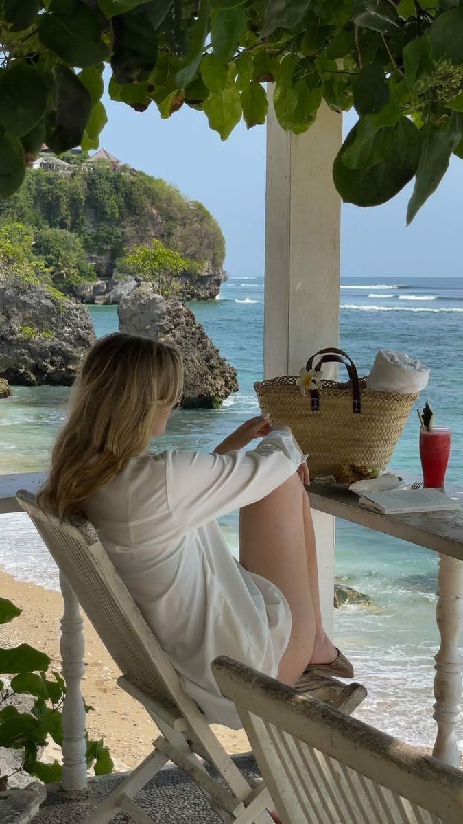 Mood …
Aujourd’hui je n’ai à faire que d’être en repos et sereine en pleine méditation devant la grandeur de l’océan …. 
Où nous sommes dans notre vie ?