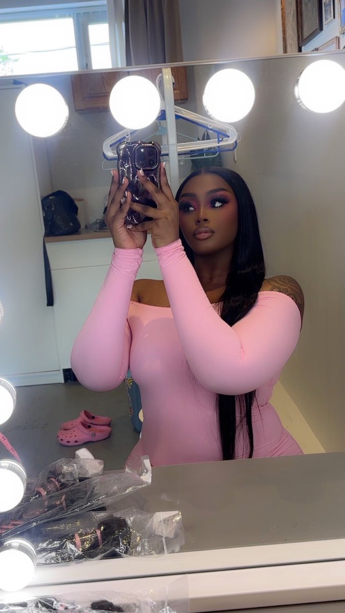 PRETTYRAEE__'s tweet photo. 💎 https://t.co/AhLMPNDeAn
