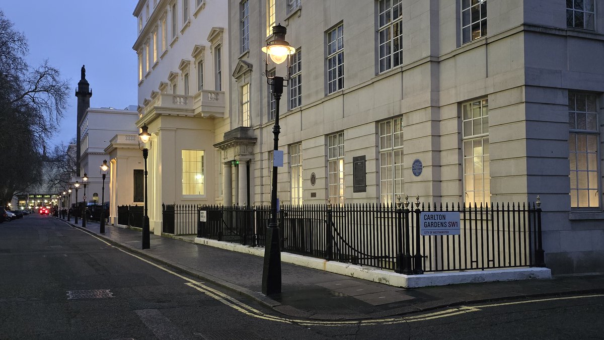 Today in 1807 something momentous happened in this street that has forever changed people’s lives. Night was turned into day, as the world’s first gas street-lights were turned on. Discover the fascinating history of London’s gas lamps in my video here youtube.com/watch?v=rq5VWP…