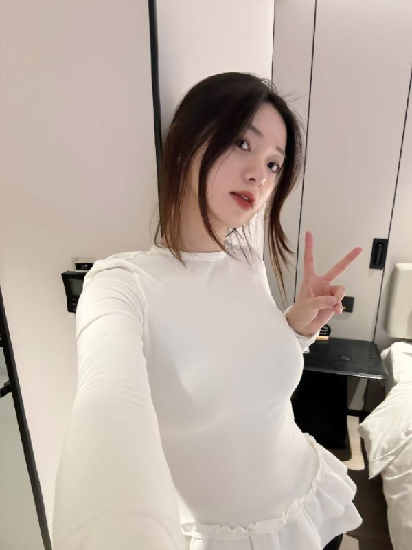 quwit1989's tweet photo. 主页看效果图 
·
AI脱衣，释放你的创意！😍一键去衣，秒解锁视觉奇观！✨智能技术让你的想象力无限放大！🌟快来试试这炫酷玩法吧！😎创意盛宴等你加入！💥 https://t.co/Ynf34QE2z6