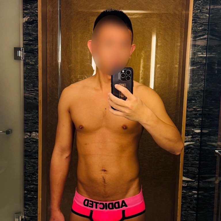 新人上線 亞瑟師傅 
身材勻稱,喜歡游泳,健身,活潑愛笑,腿毛濃密