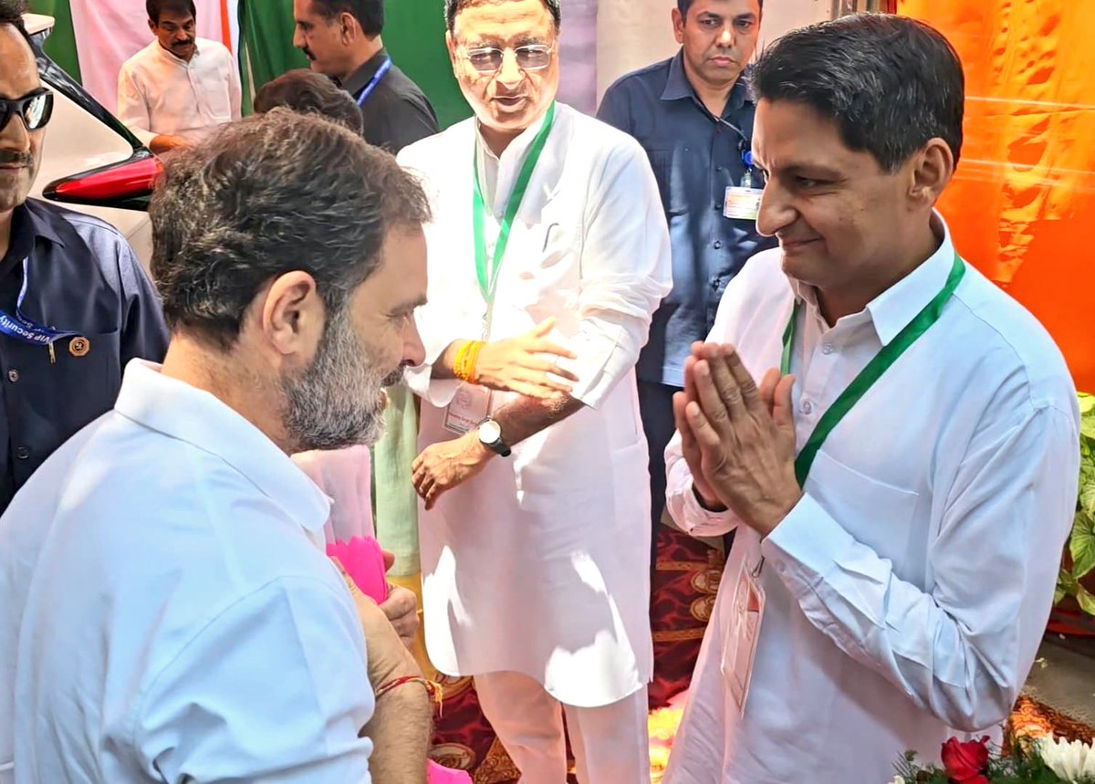 Deepender Singh Hooda (@deependershooda) on Twitter photo हम सबके नेता श्री <a href="/RahulGandhi/">Rahul Gandhi</a> जी का आज HPCC मुख्यालय, चंडीगढ़ पहुँचने पर आत्मीय स्वागत किया। हम सबके नेता श्री <a href="/RahulGandhi/">Rahul Gandhi</a> जी का आज HPCC मुख्यालय, चंडीगढ़ पहुँचने पर आत्मीय स्वागत किया।