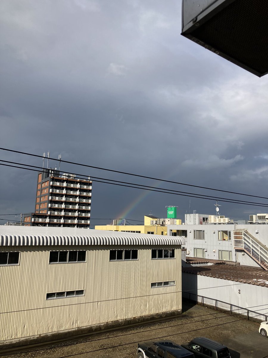 hakop_info's tweet photo. 久々の更新です...
工場から虹が見えたのでみなさまに幸せのお裾分けです🌈 https://t.co/SVSFVetCX2