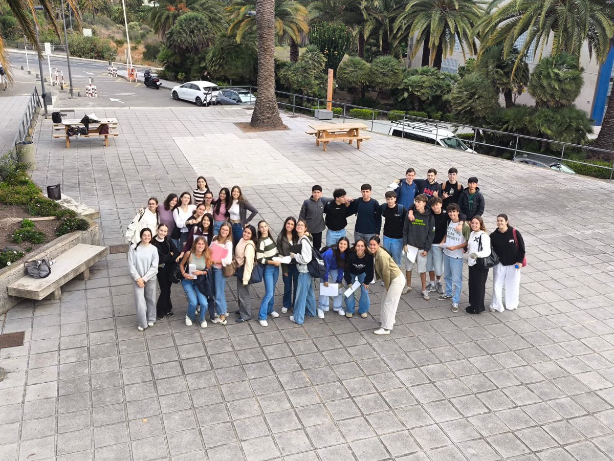 ClaretLasPalmas's tweet photo. ✍🏻Emoción a flor de piel 
Hoy empieza la PAU y nuestro alumnado de 2ºBachillerato ya está preparado para este momento. 

Mucha suerte 🍀 https://t.co/Nahz8hwFUp