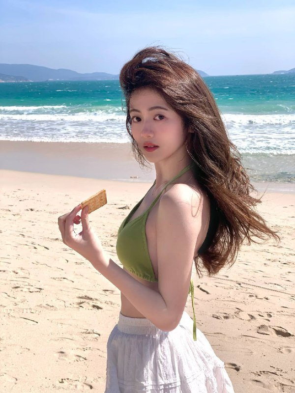 yonne_CZ's tweet photo. 进主页看脱衣效果图
·
·
AI去衣技术，创意新革命！😲一键脱衣，秒变视觉魔法师！🌟智能科技让你轻松实现奇思妙想，创意无拘！😎快来试试这炫酷魔法吧！✨视觉奇迹等你！🚀 https://t.co/v0eiq0T55g