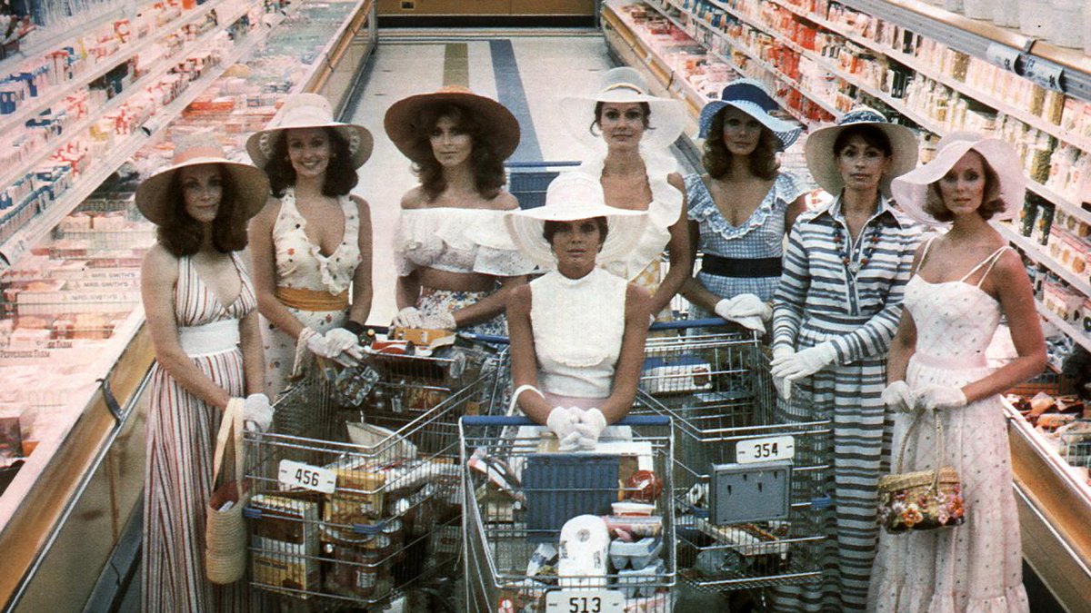 Attention rareté + chef-d'œuvre : pour celles et ceux qui vivent à Paris, Le Forum des Images projette Les Femmes de Stepford de Bryan Forbes ce vendredi à 20h30. Grand grand film d'horreur politique et avant-gardiste. forumdesimages.fr/les-femmes-de-…