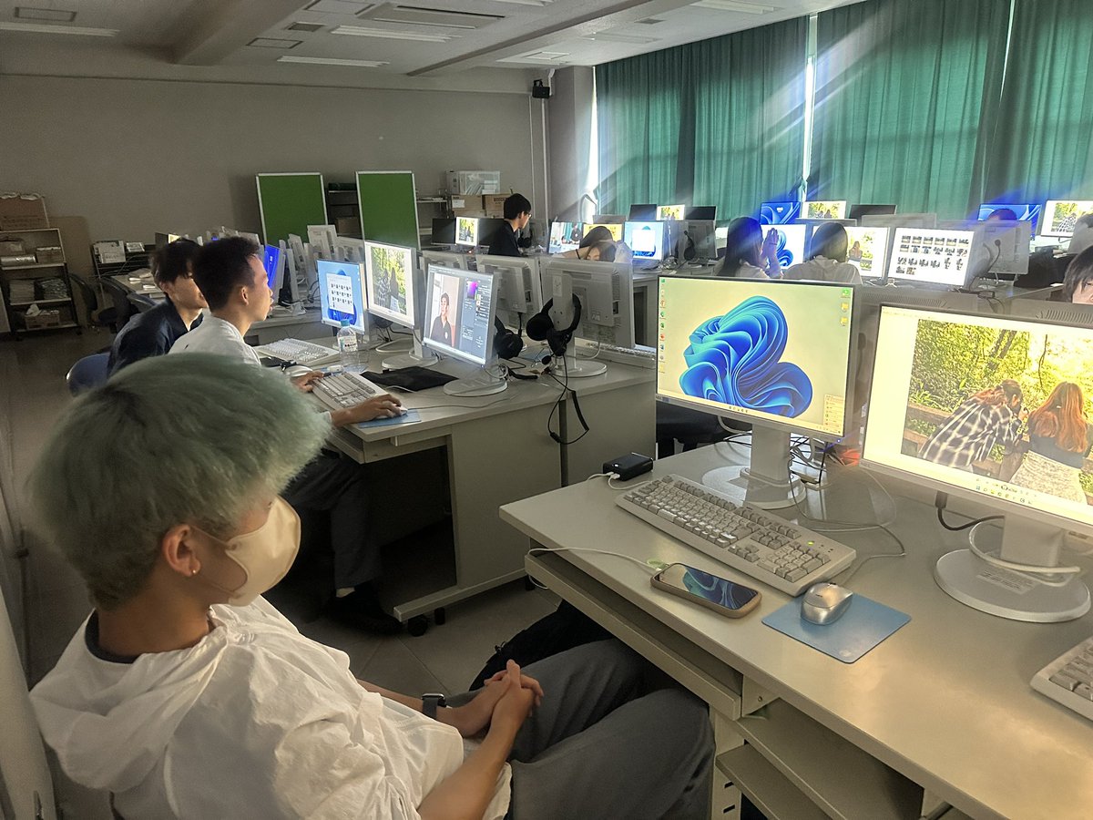 kokusai_hs's tweet image. 2025.06.04
国際理解科目の映像Aという授業では、プロのカメラマンをお呼びして、本格的なカメラの使い方を学んでいます。
最近は、駒場野公園で色々なものを撮影して技術を向上させています📸
今日は講評会でした。