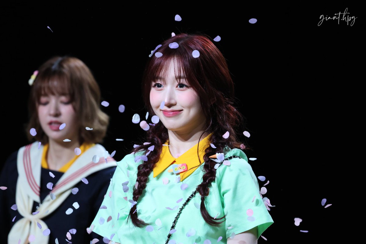 keep smiling 🥰🫳🏻
-
#해원 #HAEWON
#엔믹스 #NMIXX