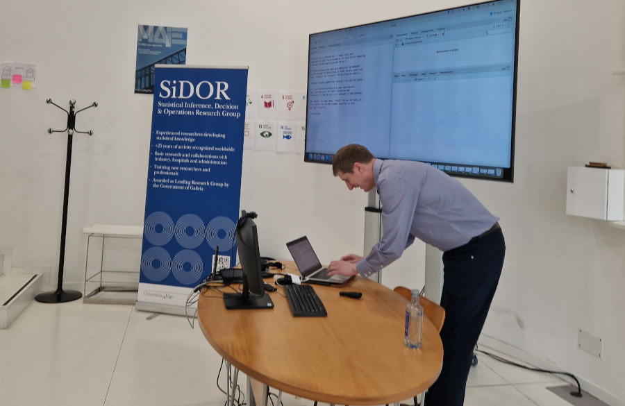 SidorUvigo's tweet image. 📍El 2 de junio Richard Samworth  impartió en la @uvigo la conferencia &quot;How should you do linear regression?&quot; Presentó su nueva solución óptima de regresión lineal y su librería de R asm.  

Organizada por SiDOR dentro de MECANOS4.  

👉bit.ly/3FFjEiI  

#Sidor #UVIGO