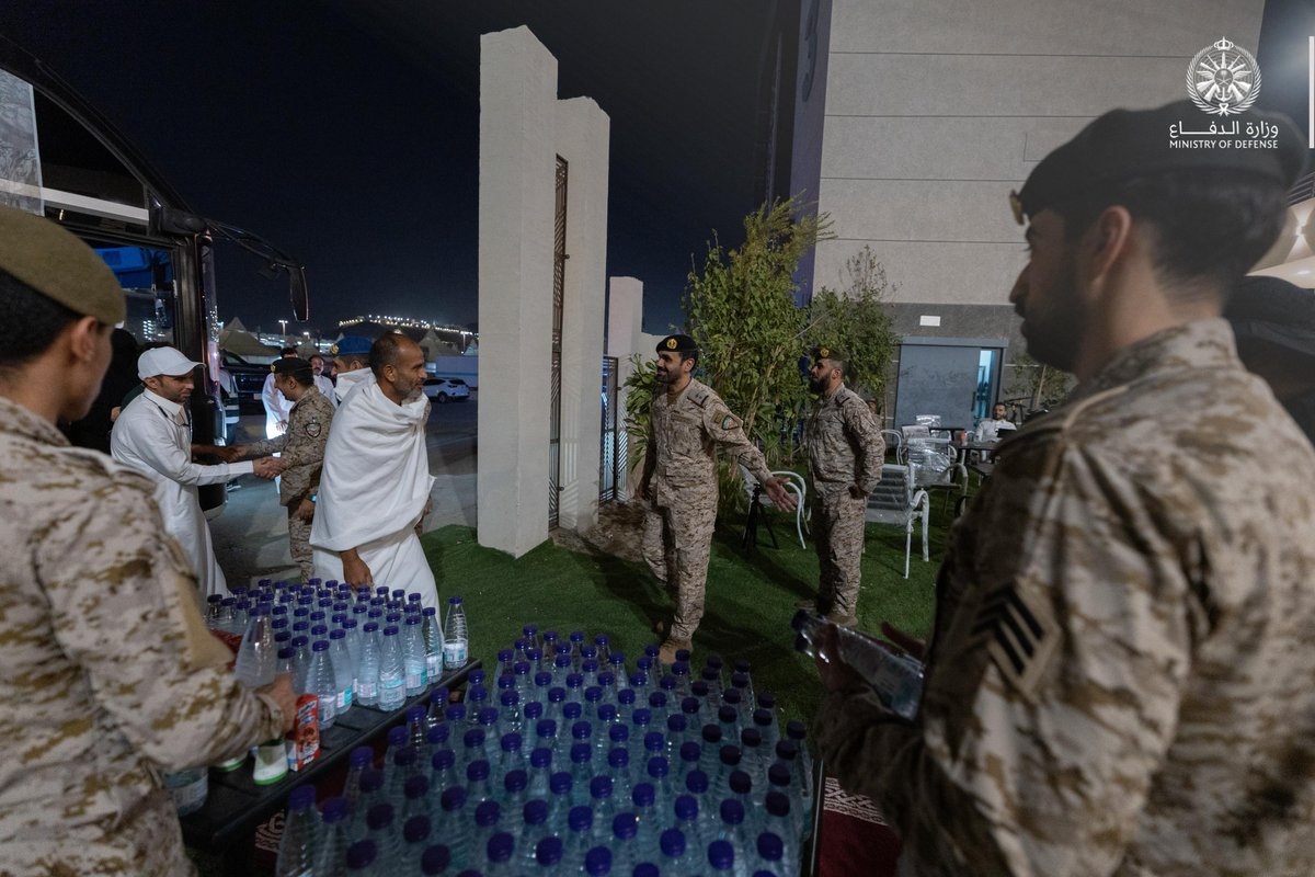#وزارة_الدفاع ممثلة في قيادة القوات المشتركة، تستضيف ذوي الشهداء والمصابين من القوات المسلحة السعودية، والقوات اليمنية، ودول التحالف المشاركين في عمليات «عاصفة الحزم» و «إعادة الأمل»؛ لأداء مناسك الحج. 

#يسر_وطمأنينة

mod.gov.sa/ar/MediaCenter…