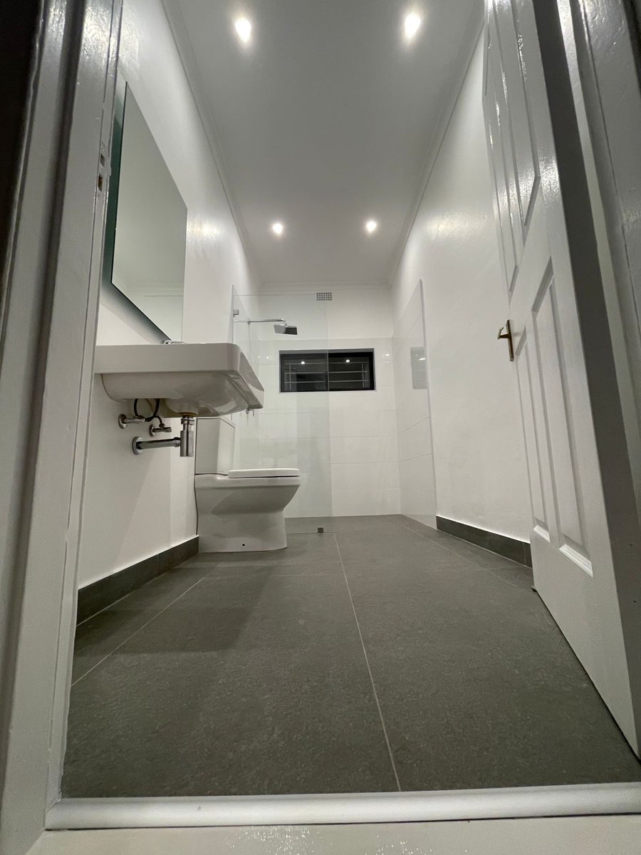 Handyman_Homes's tweet image. 🚿 New bathroom, new energy - just completed in Robins Road, Observatory!
✅ Ceiling + downlights
✅ New aluminium window
✅ Tiling, plastering, painting
✅ All-new fittings
Cape Town renovations done right.
#BathroomRenovation #CapeTownHandyman #WeFixItRight #ObservatoryHomes